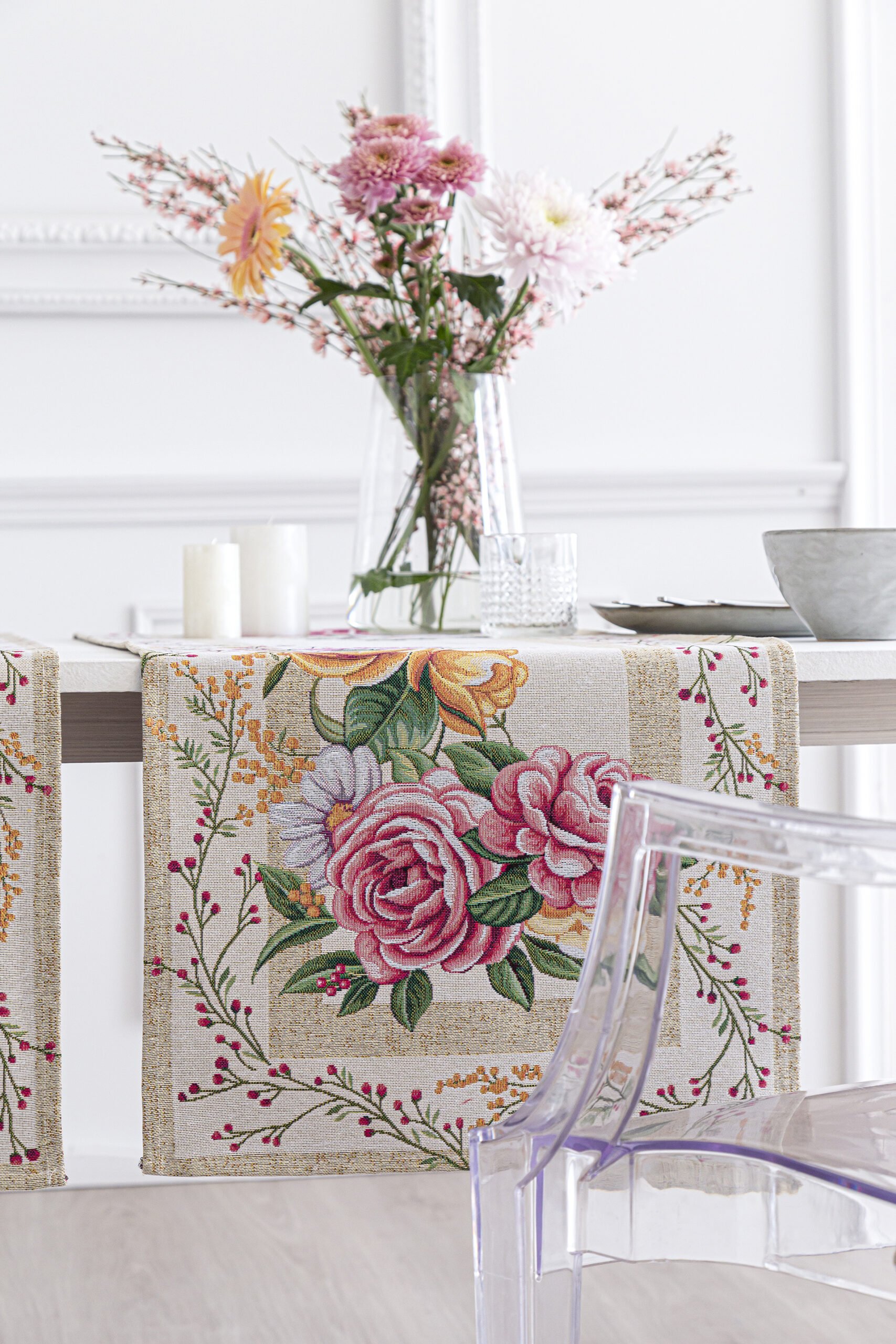 Camino de mesa de tejido Jacquard con flores y fondo beig. 40×135 Xana. - Imagen 3