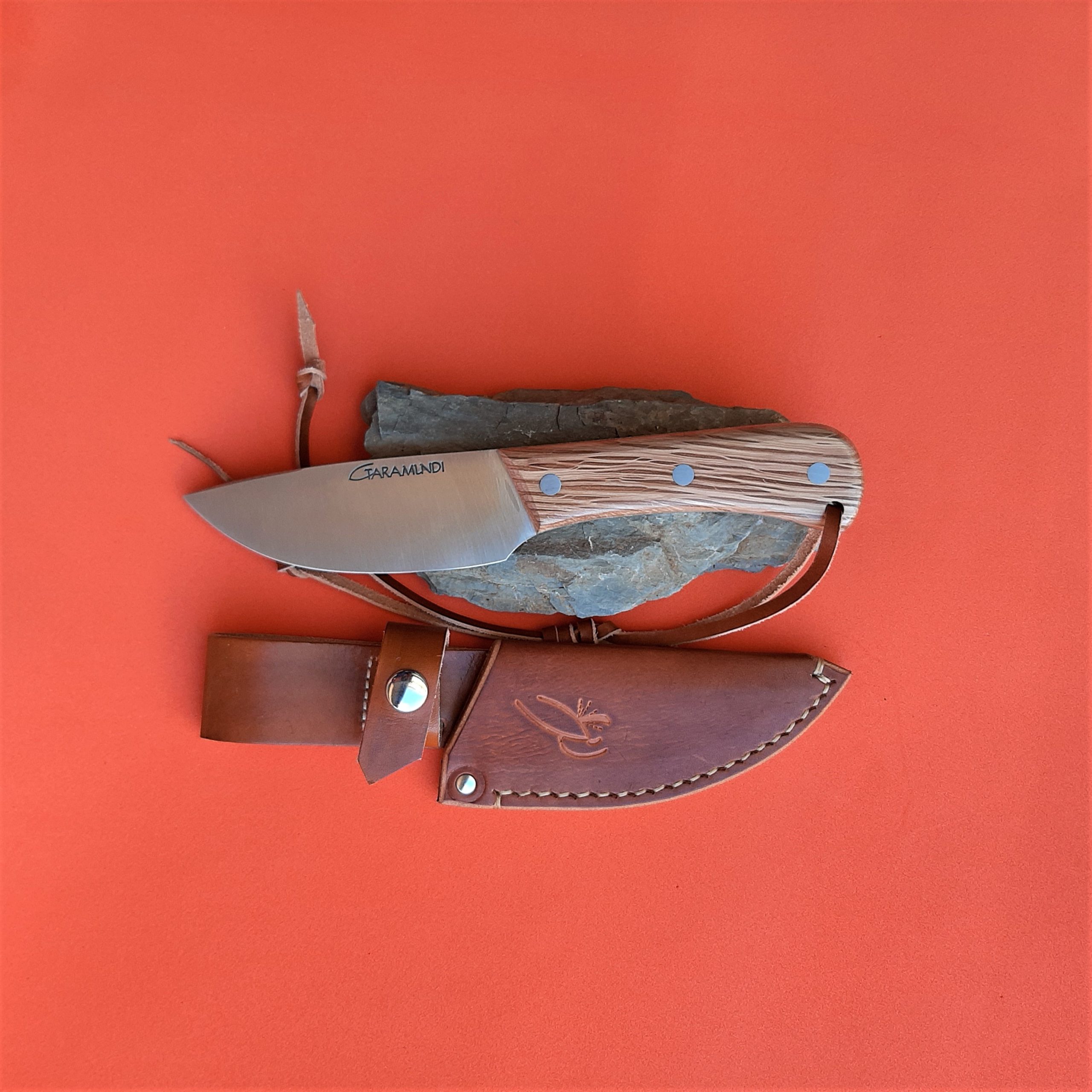 Cuchillo de Monte Mediano Sin Guarda + Funda . MIKARTA . REF 414 / 919
